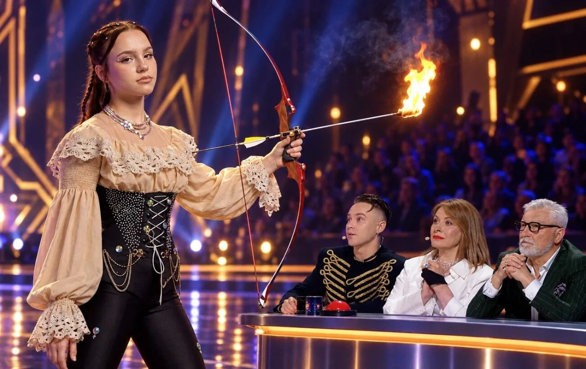 15-річна гімнастка-рекордсменка: стрільба з лука ногами на сцені
