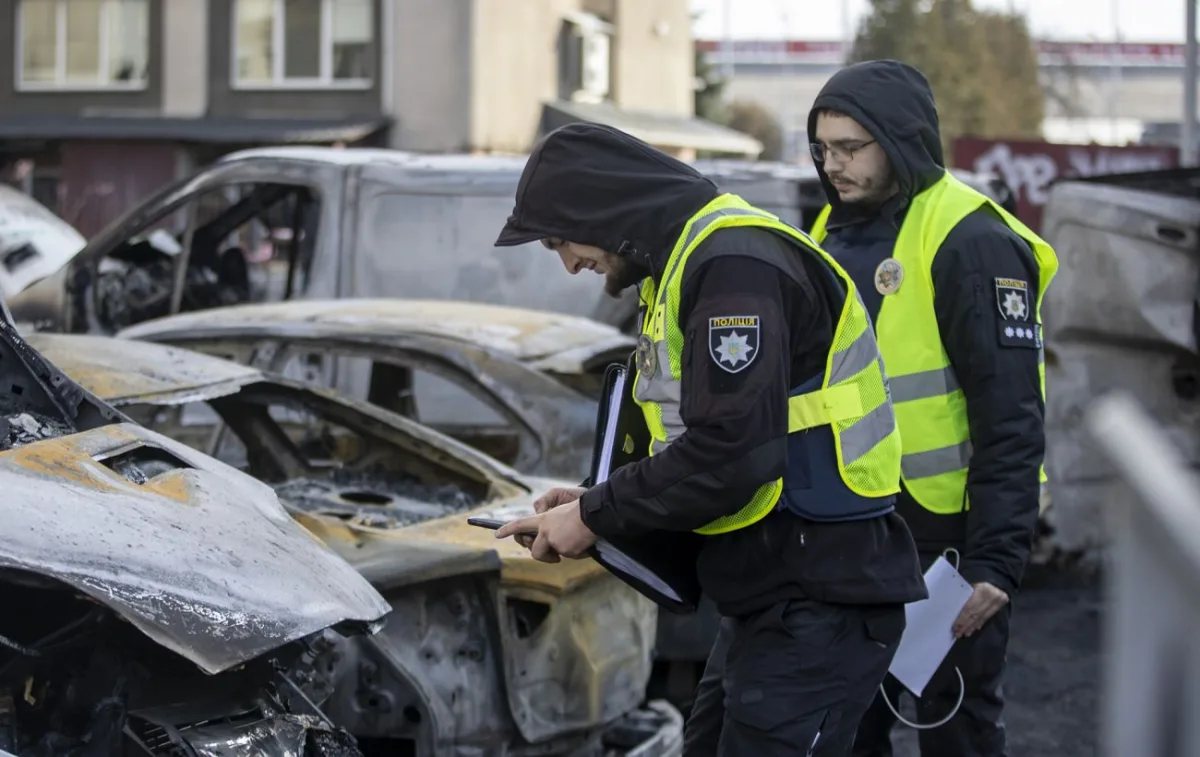 Знищене авто при обстрілі: як безкоштовно зняти з обліку та відновити права