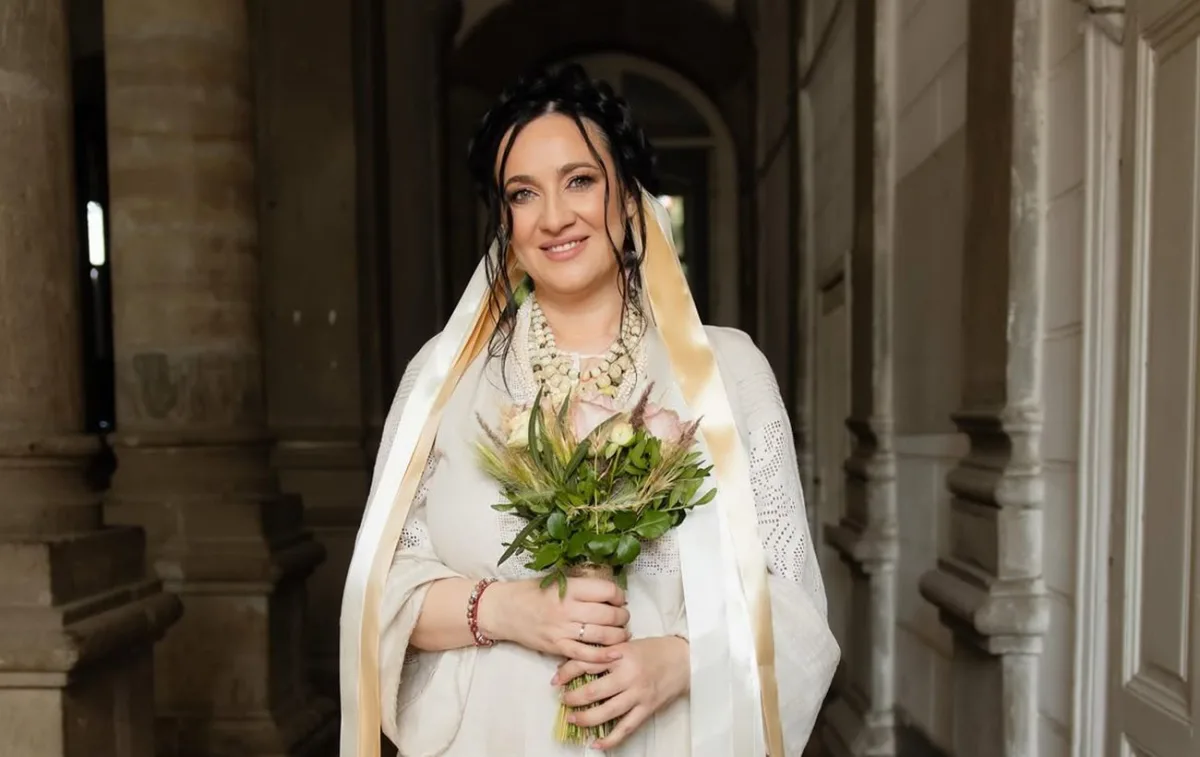 Як вагітна телеведуча вийшла заміж за військового: деталі весілля
