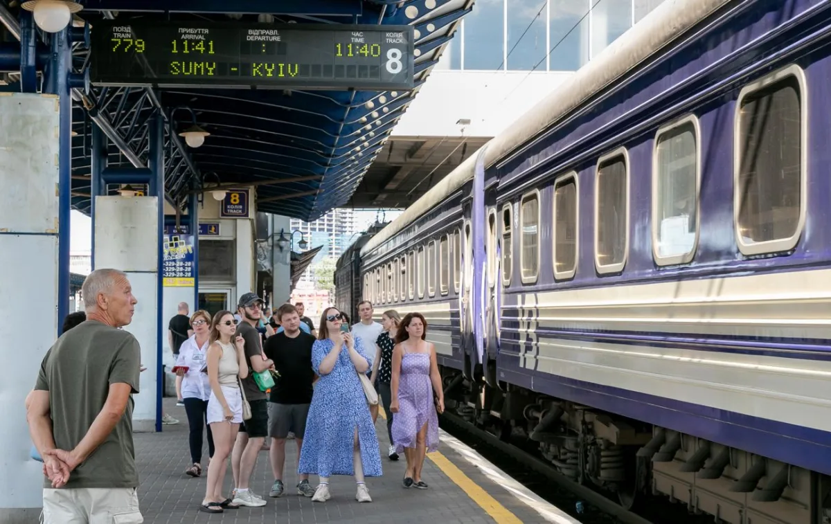 Як комфортно подорожувати поїздом в спеку: поради та лайфхаки
